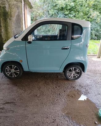 Scooter a 4 ruote elettrico