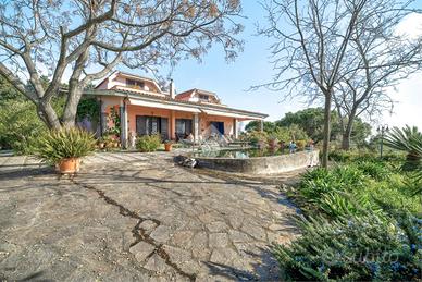 VILLA SINGOLA A CIVITAVECCHIA