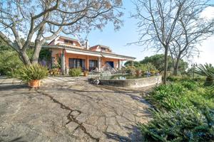 VILLA SINGOLA A CIVITAVECCHIA