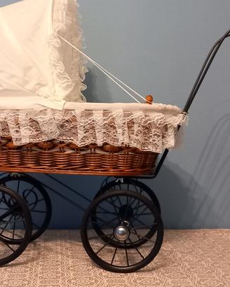 Carrozzina per bambole stile vintage