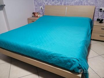  Letto matrimoniale con rete in doghe