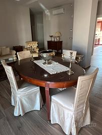 Tavolo in legno massello con sei sedie