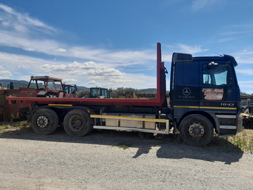 Autocarro Mercedes-Benz 1843