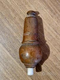 Vecchio interruttore in legno (medio)