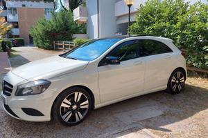 MERCEDES A 180 Night Edition