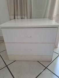 comodino da stanza 