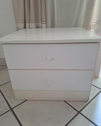 comodino da stanza 