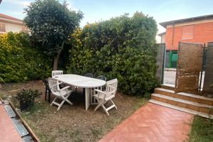 Casa con giardino 350mt dal mare 2bagni e 2camere