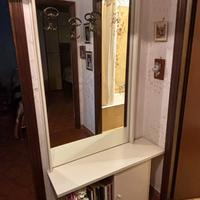 Mobile con soecchiera e appendiabiti