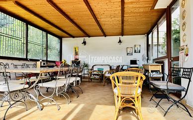 VILLA A SCHIERA CON GIARDINO