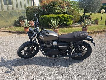 Triumph street twin 900   23.000 km