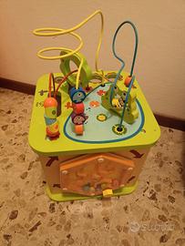 Cubo delle attività Hape in legno