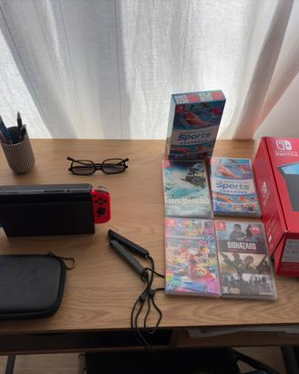 Nintendo Switch OLED + 4 giochi + custodia