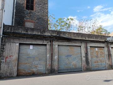 Garages fronte strada