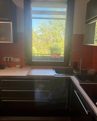 Cucina ad angolo completa di elettrodomestici