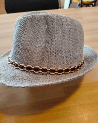 Cappello estivo grigio chiaro