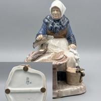 Statuina Bing & Grøndahl – La Venditrice di Pesce