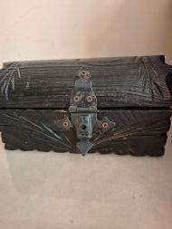 Cofanetto portagioie in legno scuro stile vintage