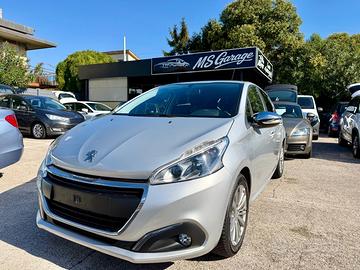 Peugeot 208 1.2 benzina neopatentati