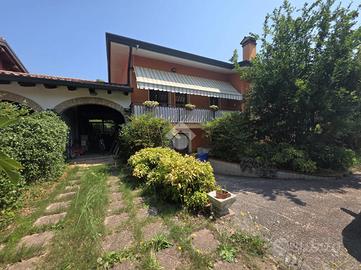 VILLA SINGOLA A PAESE