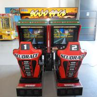 SCUD RACE PLUS ; simulatore di guida ,sala giochi.