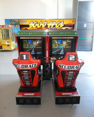 SCUD RACE PLUS ; simulatore di guida ,sala giochi.