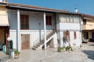 Porzione di bifamiliare da ristrutturare