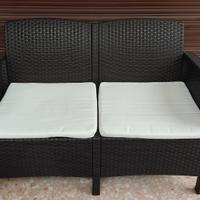 Divano nero in rattan