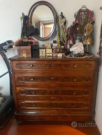 Bella cassettiera d'epoca in noce massiccio