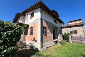 Villa di 90 m² con più di 5 locali e box auto dopp
