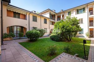 Bilocale al secondo ed ULTIMO piano con box.