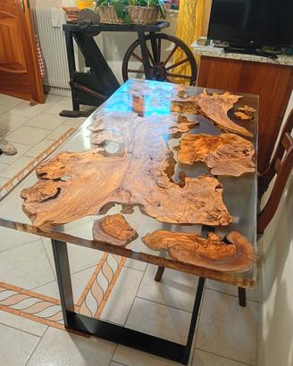 tavoli in legno e resina