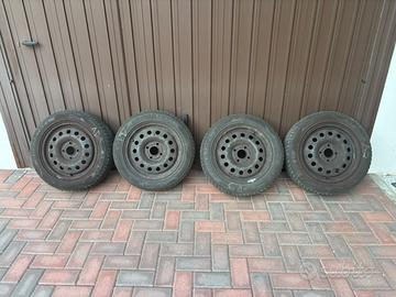 Gomme invernali con cerchi in ferro 195/55 R15 89H