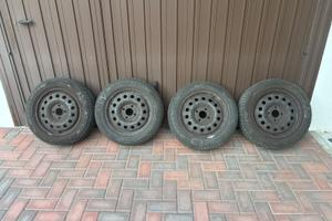 Gomme invernali con cerchi in ferro 195/55 R15 89H
