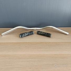 Manubrio bici con manopole