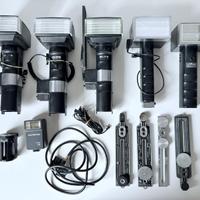 Lotto flash Metz e Olympus con staffe e accessori