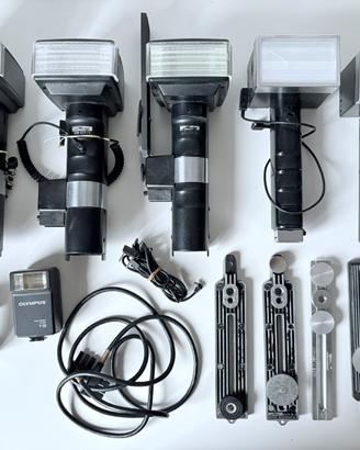 Lotto flash Metz e Olympus con staffe e accessori