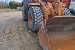 Pala gommata Case mod.721C