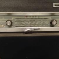 Mobile vintage con radio d’epoca integrata