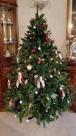 Albero Natale con addobbi