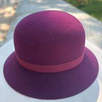 Cappello Chanel in peltro viola