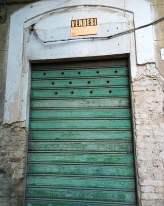 Magazzino Via Dante Alighieri a Caltanissetta