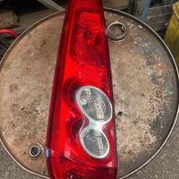 FARO POSTERIORE SINISTRO FORD FIESTA ANNO:2008