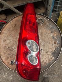 FARO POSTERIORE SINISTRO FORD FIESTA ANNO:2008