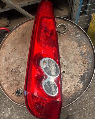 FARO POSTERIORE SINISTRO FORD FIESTA ANNO:2008