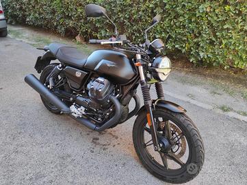 Moto Guzzi V7 stone IV