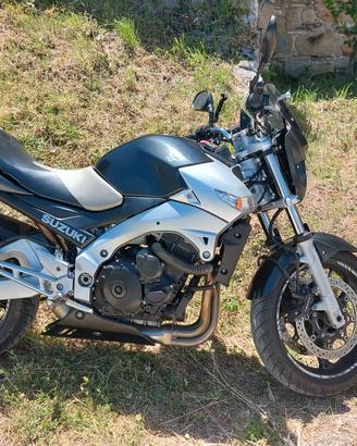 Suzuki GSR 600