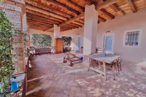 3 LOCALI A CORTE FRANCA