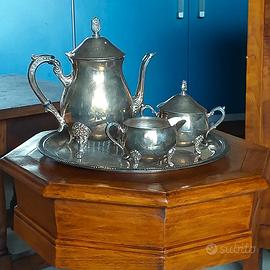 Servizio da tè argentato
