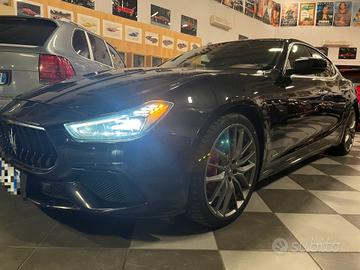 Maserati Ghibli V6 Diesel 275 CV Granlusso - black